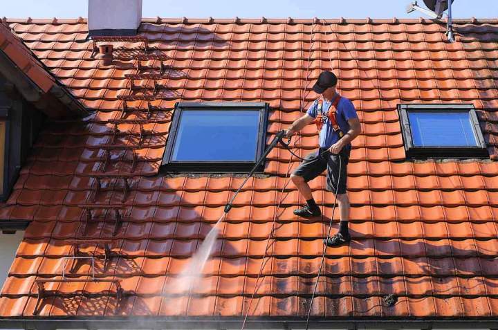 Démoussage de toiture Limoges